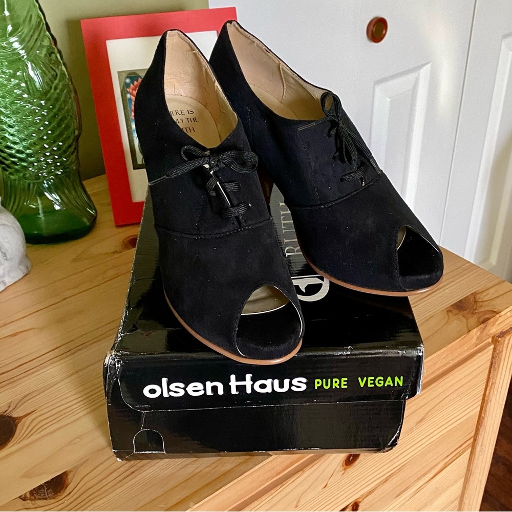 Olsen Haus Vegan Peep Toe Shoes 8.5